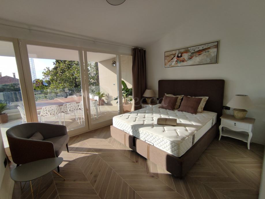 Avstro-ogrska vila, 350 m2, bazen, savna, parking, Pula