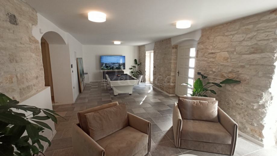 Avstro-ogrska vila, 350 m2, bazen, savna, parking, Pula
