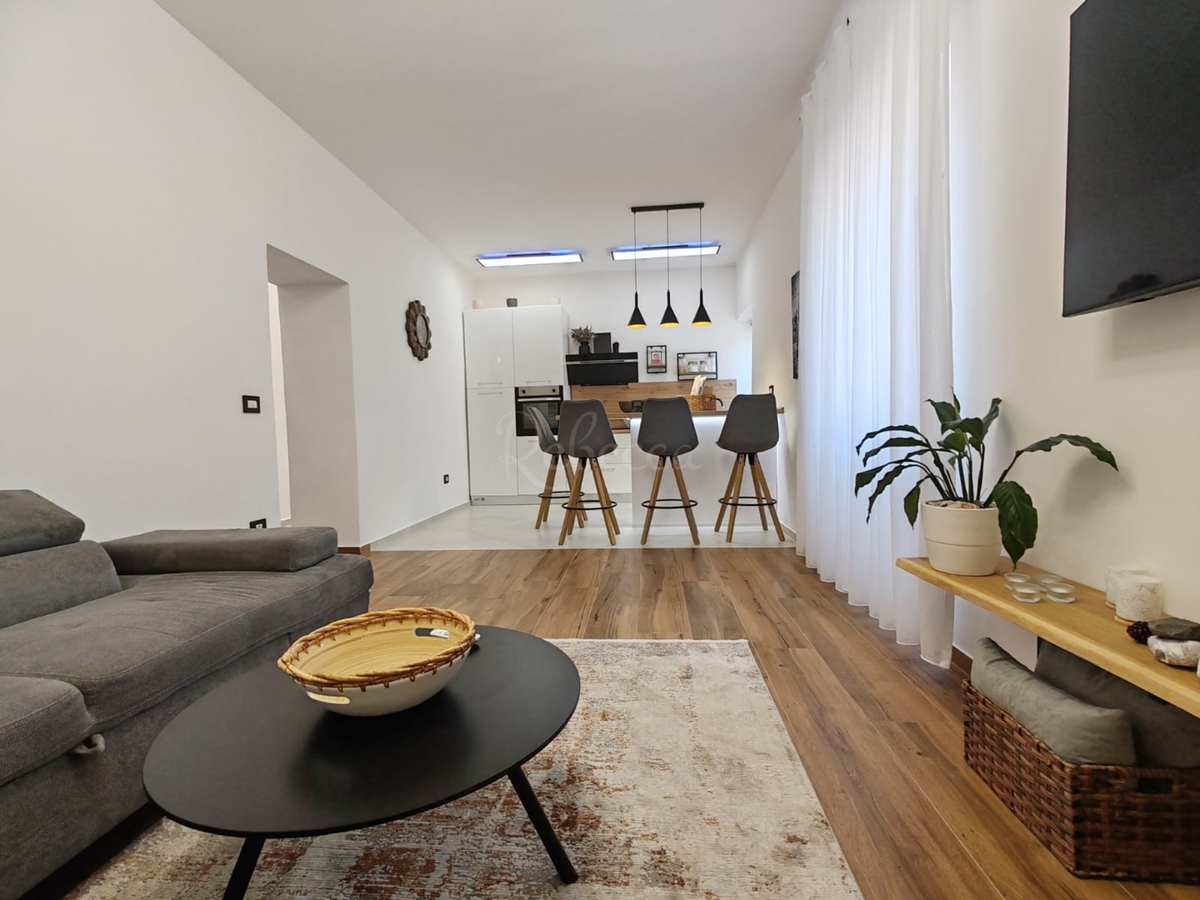 Moderen renoviran stan 62,5 m² v središču Pule, blizu Arene