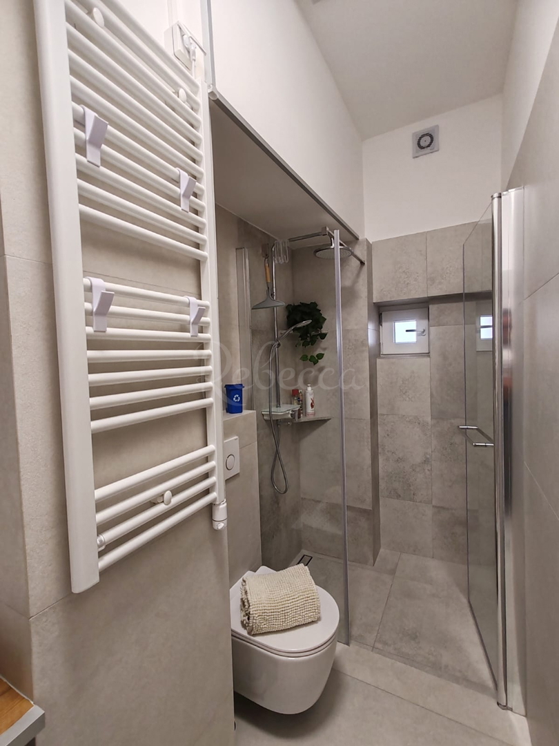 Moderen renoviran stan 62,5 m² v središču Pule, blizu Arene