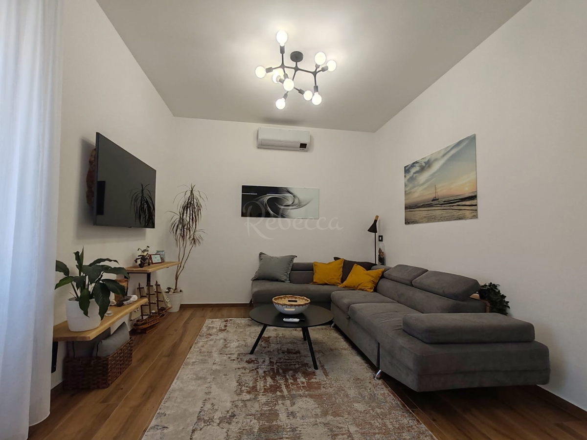 Moderen renoviran stan 62,5 m² v središču Pule, blizu Arene