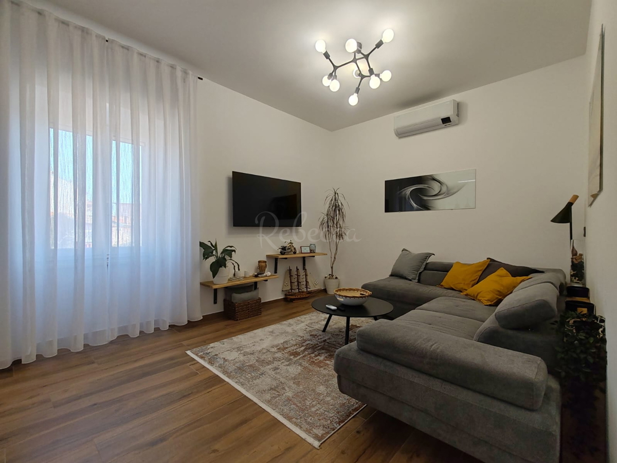 Moderen renoviran stan 62,5 m² v središču Pule, blizu Arene