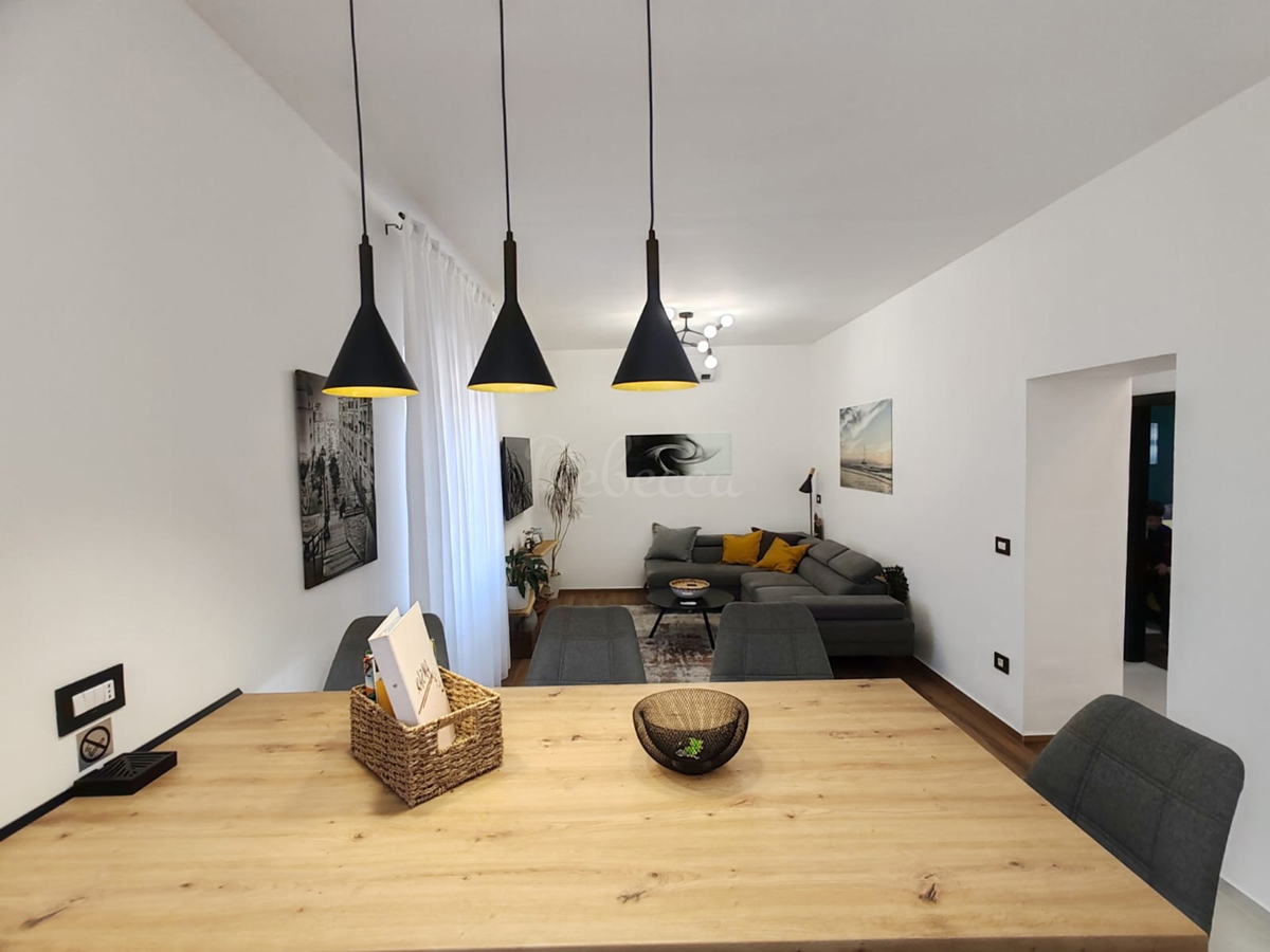Moderen renoviran stan 62,5 m² v središču Pule, blizu Arene