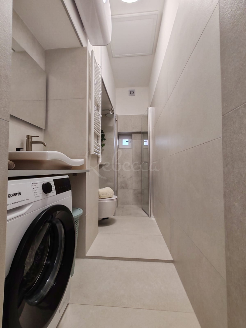 Moderen renoviran stan 62,5 m² v središču Pule, blizu Arene