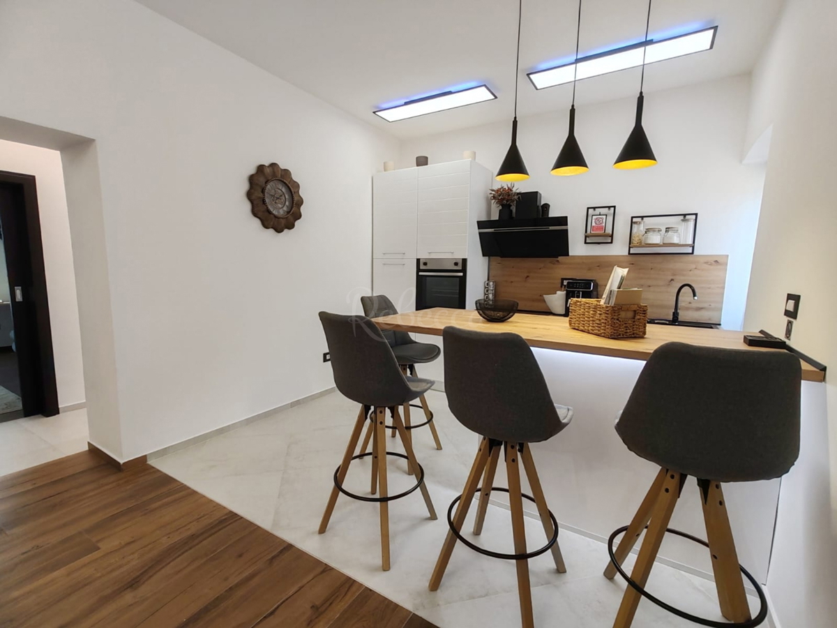 Moderen renoviran stan 62,5 m² v središču Pule, blizu Arene