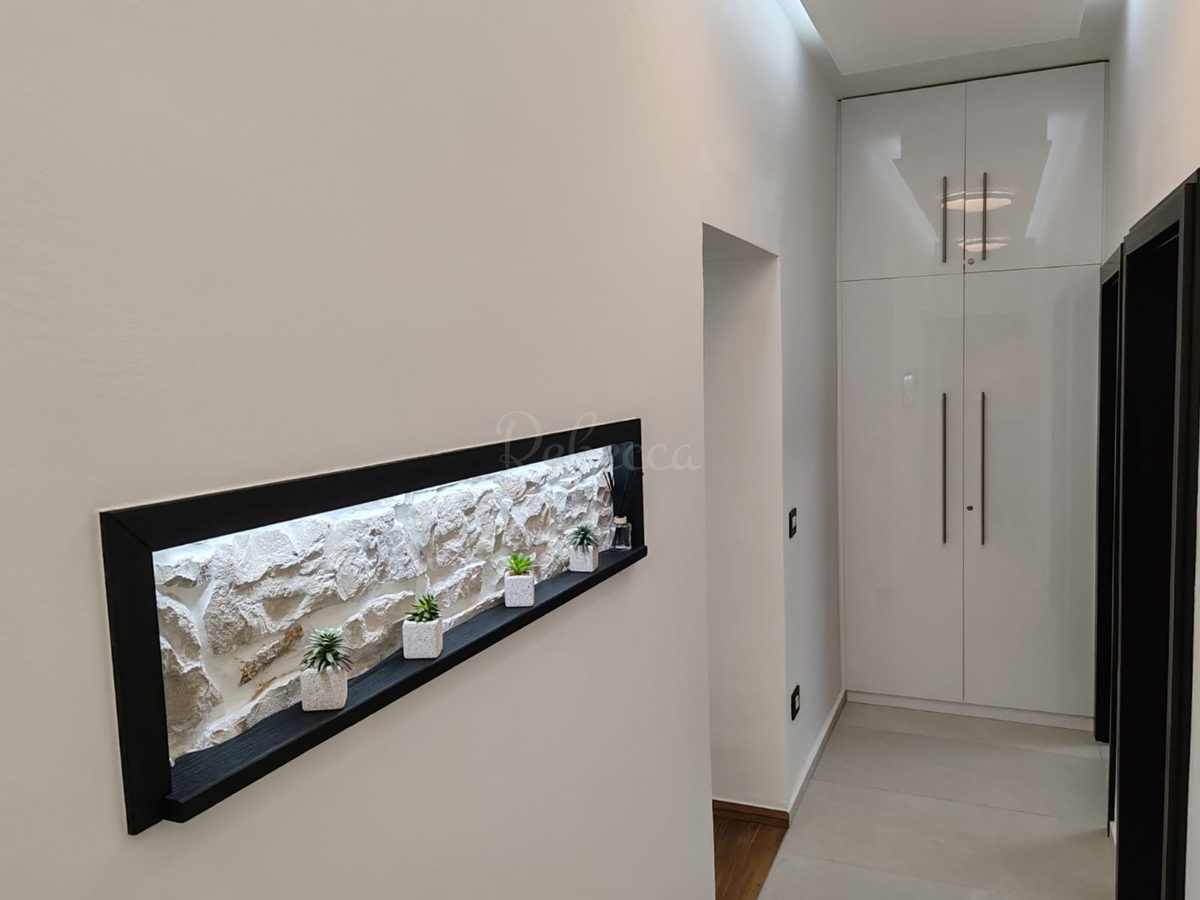 Moderen renoviran stan 62,5 m² v središču Pule, blizu Arene