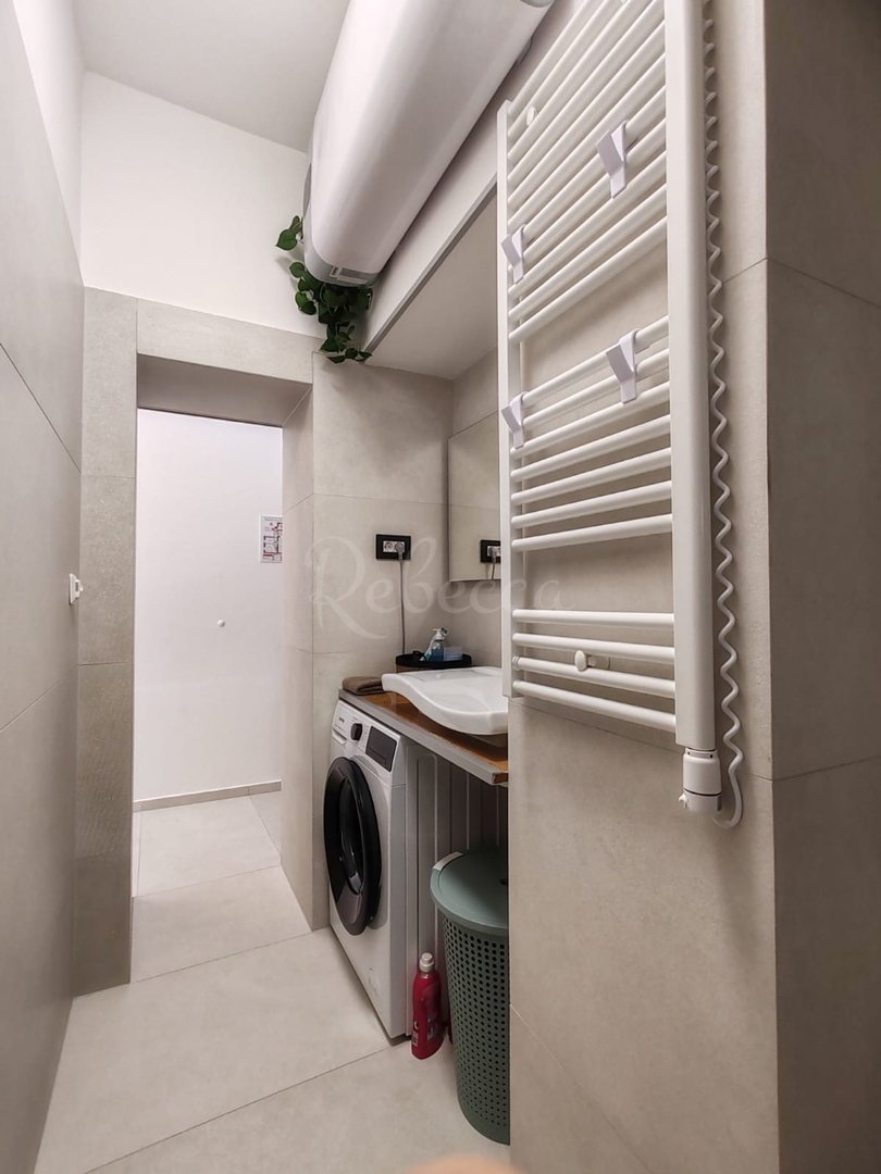 Moderen renoviran stan 62,5 m² v središču Pule, blizu Arene