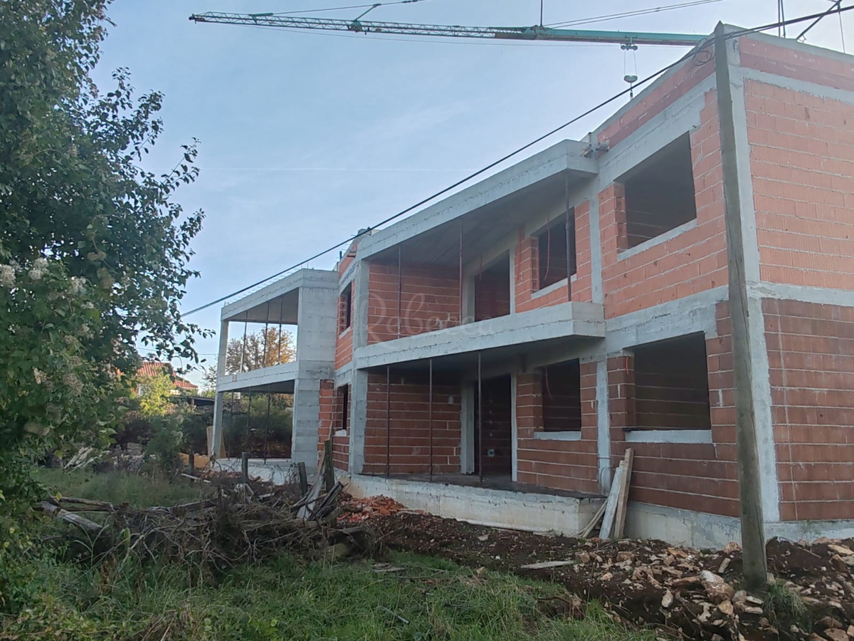 Luksuzno stanovanje z wellness teraso v Kanfanarju – novogradnja