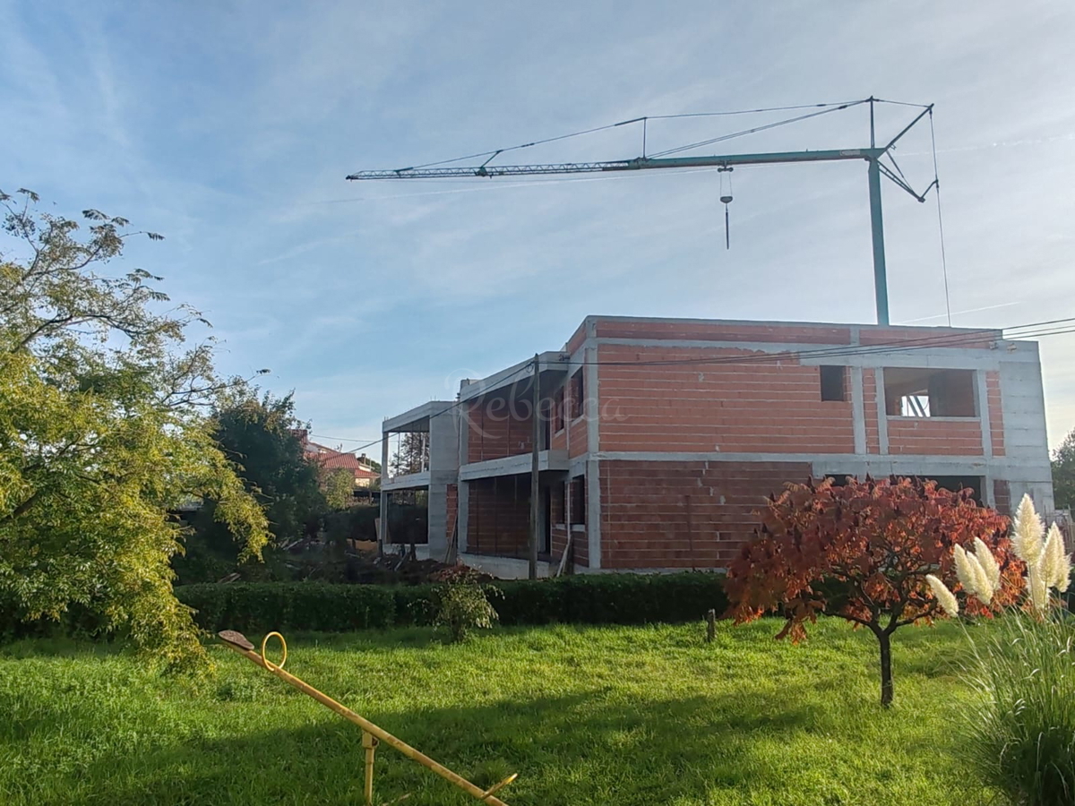 Luksuzno stanovanje z wellness teraso v Kanfanarju – novogradnja