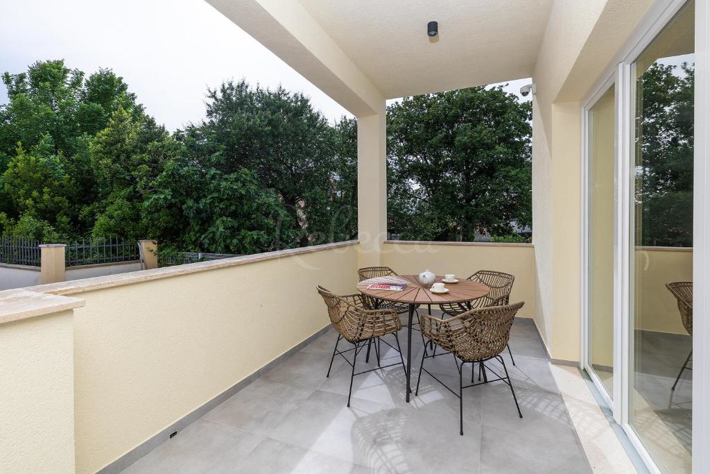 Stanovanje 2. nadstropje, 2 prostora, balkon, parkirišče, 300 m do morja, Medulin