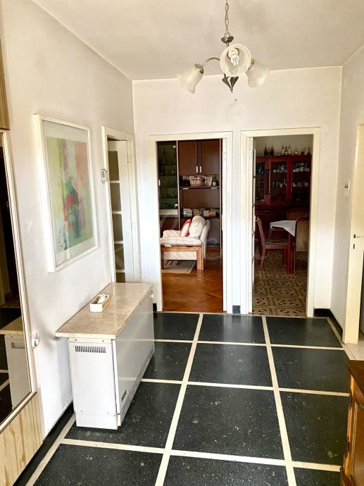 Etaža hiše, 109 m2, 1. nadstropje, letna kuhinja, garaža, vrt, center mesta, Pula