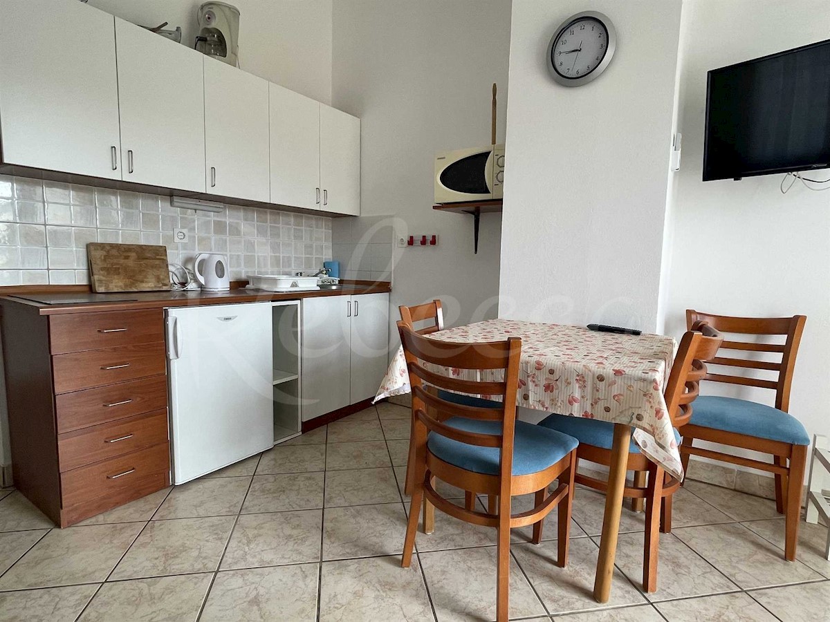 Privlaka, Sabunike, samostojna hiša s 5 apartmaji (275m2)