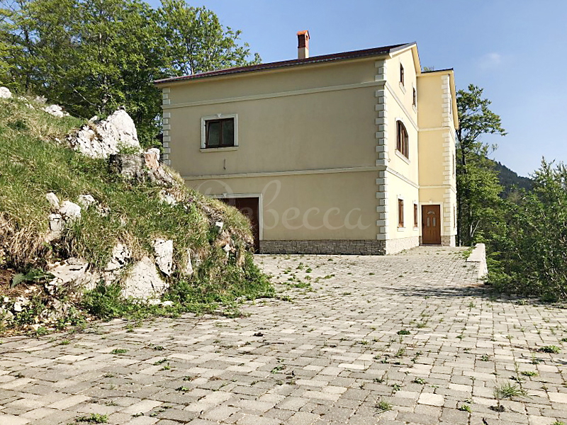 Atraktivna hiša v naravnem parku Učka s pogledom na morje