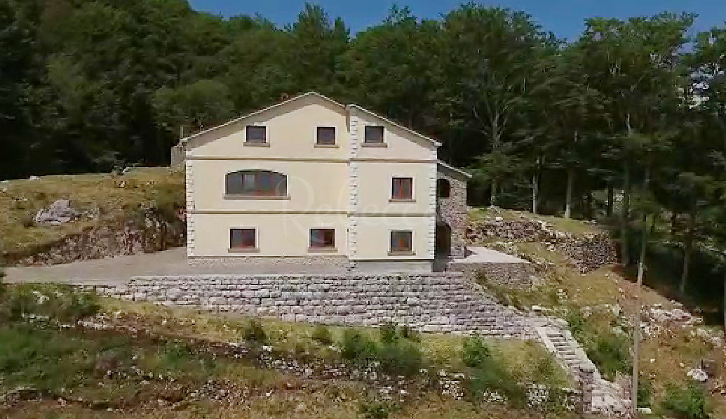 Atraktivna hiša v naravnem parku Učka s pogledom na morje