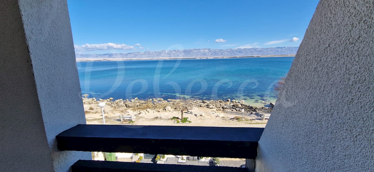 Vir, hiša s 3 apartmaji (220m2), 1. vrsta do plaže