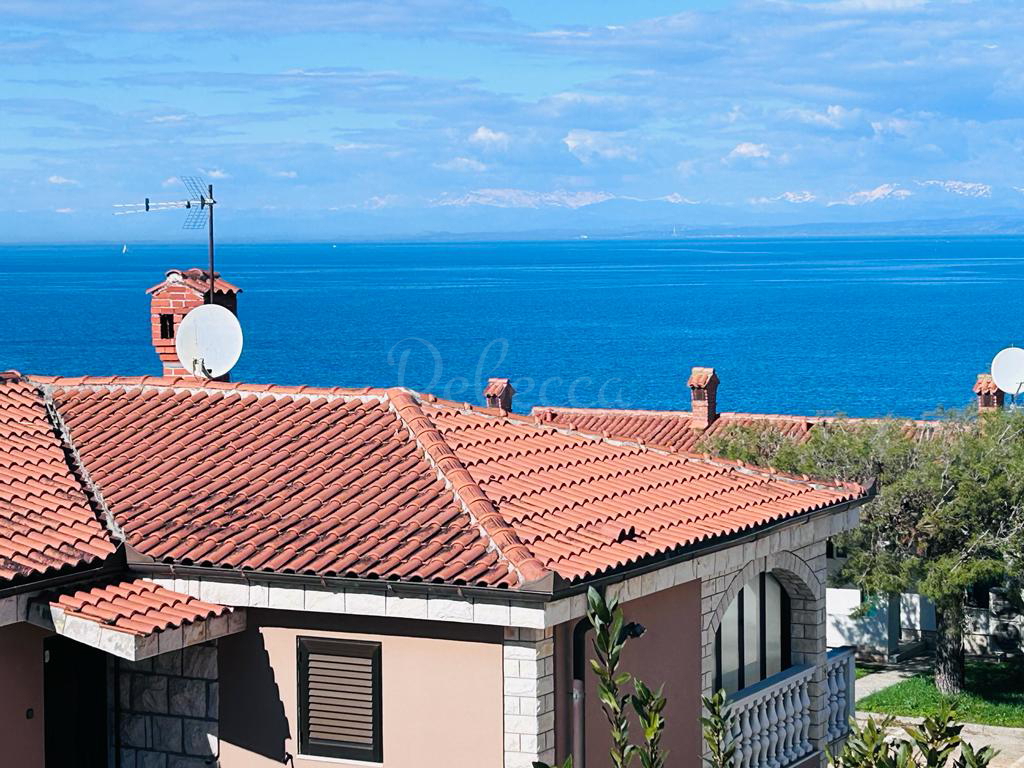 Istra, Crveni Vrh, hiša s projektom za obnovo na atraktivni lokaciji