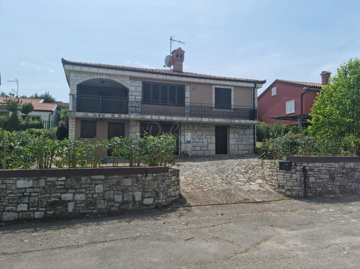Istra, Crveni Vrh, hiša s projektom za obnovo na atraktivni lokaciji