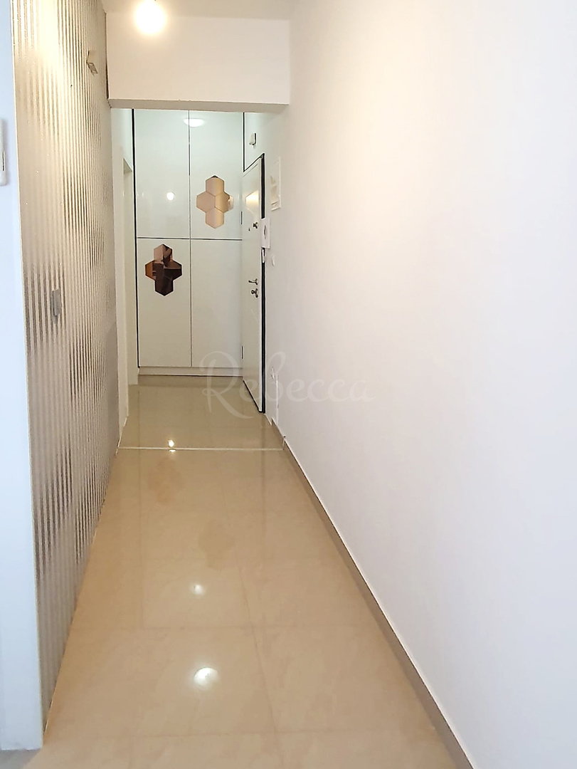 Pula, Veli Vrh, dvosobno stanovanje s teraso, opremljeno