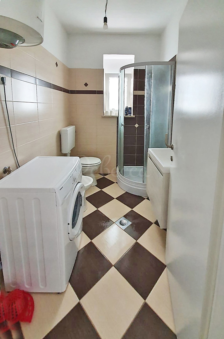 Pula, Veli Vrh, dvosobno stanovanje s teraso, opremljeno