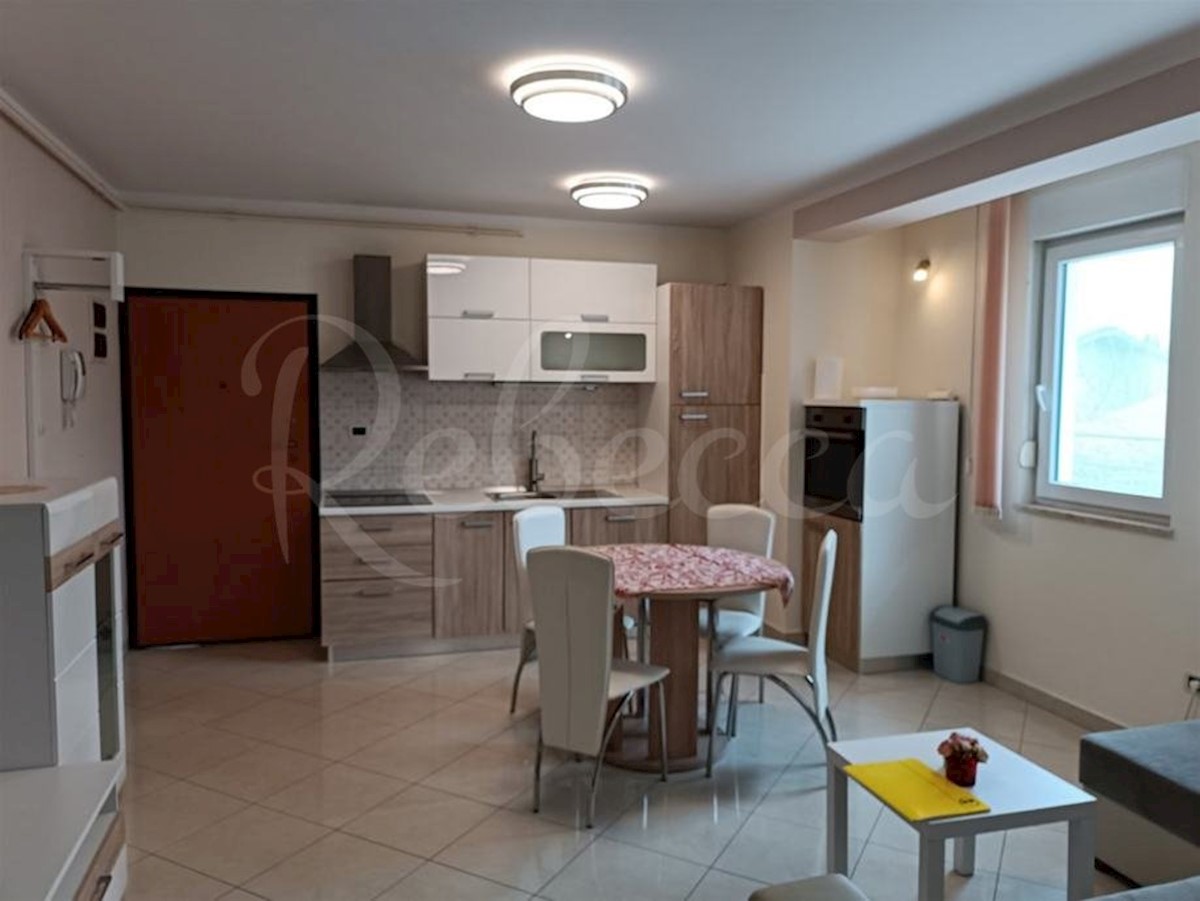 Apartma v pritličju, 41 m2, parkirišče, 100 m od morja, Pješčana uvala