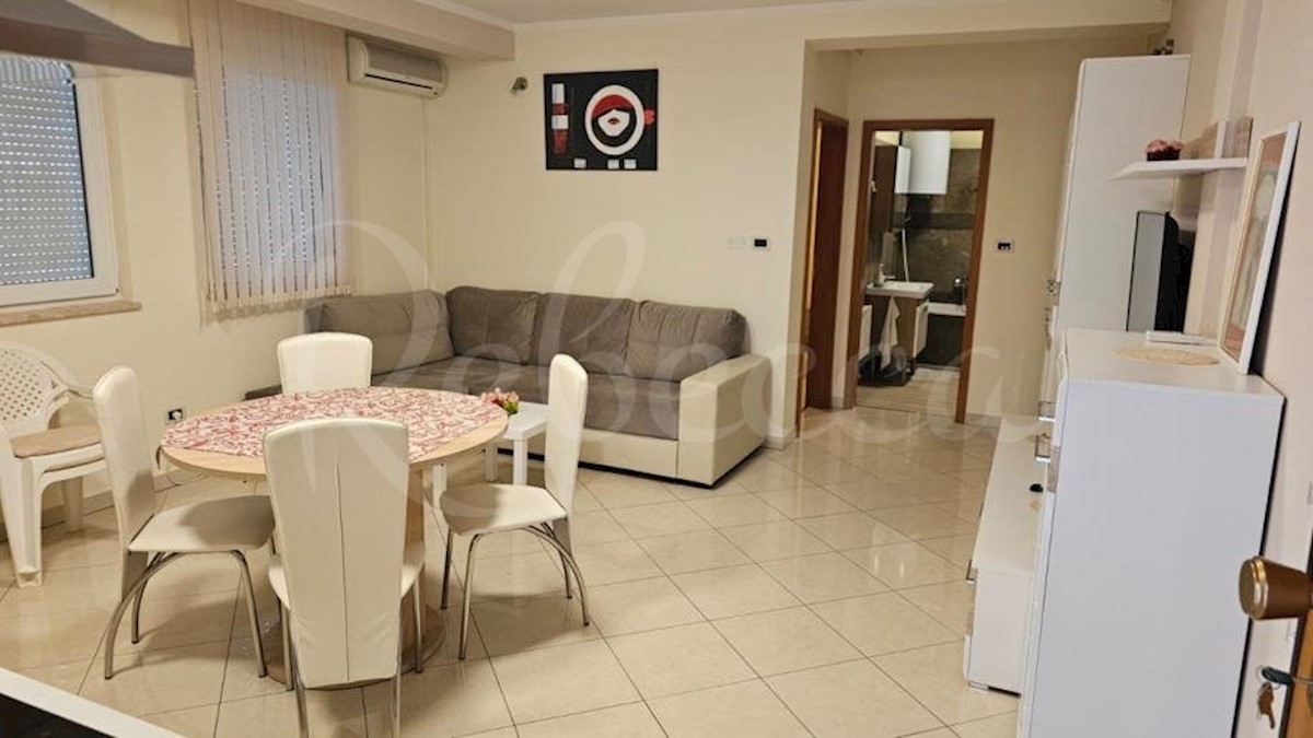 Apartma v pritličju, 41 m2, parkirišče, 100 m od morja, Pješčana uvala