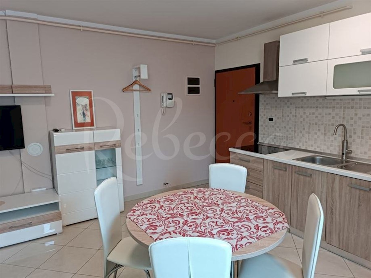 Apartma v pritličju, 41 m2, parkirišče, 100 m od morja, Pješčana uvala