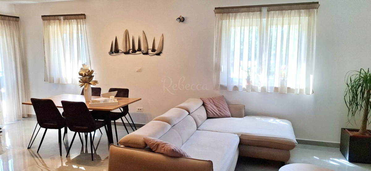 Stanovanje 60,50 m2, visoko pritličje, 2 parkirni mesti, Žminj