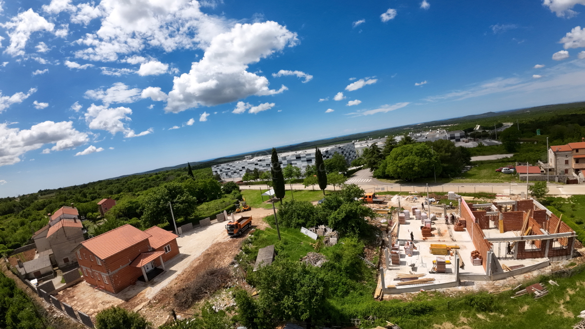 Luksuzno stanovanje z wellness teraso v Kanfanarju – novogradnja