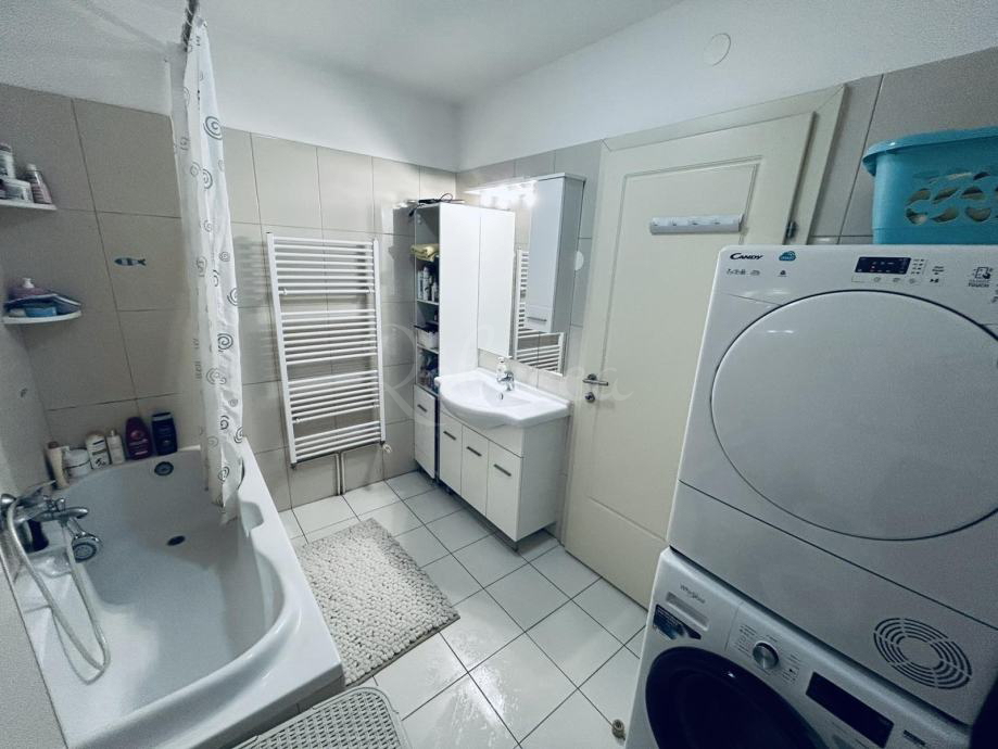 Stanovanje 84 m2, 2 prostora, dvigalo, Pula