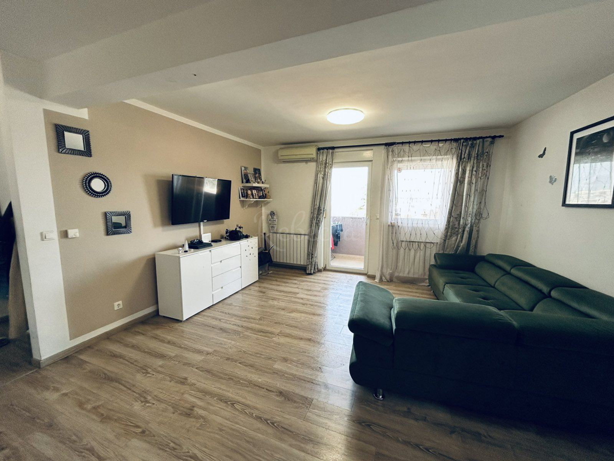 Stanovanje 84 m2, 2 prostora, dvigalo, Pula