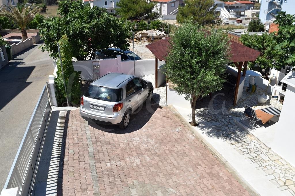 Vir, lepa hiša (205m2), 4 apartmaji, pogled na morje !!!