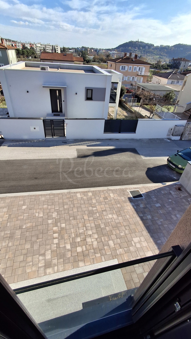 Moderni apartmaji v novi stavbi v centru Labina