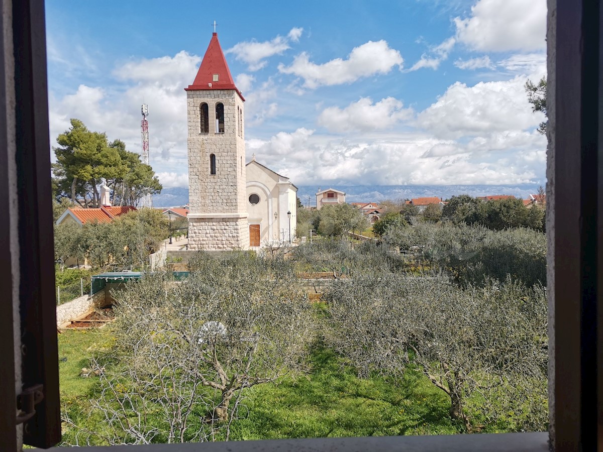 Vir, Center - etažna hiša z 2 apartmajema (238m2) na velikem vrtu