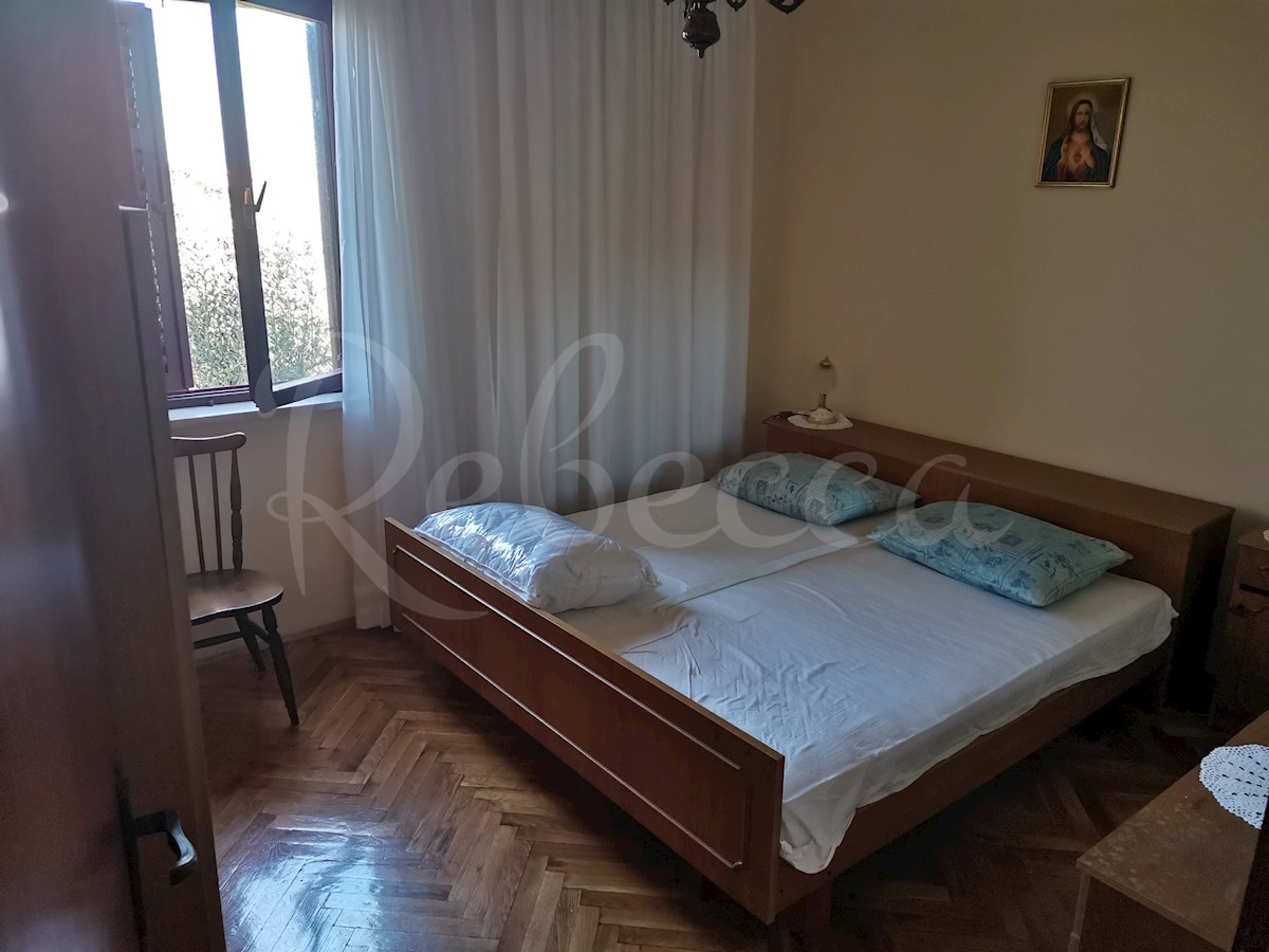 Vir, Center - etažna hiša z 2 apartmajema (238m2) na velikem vrtu