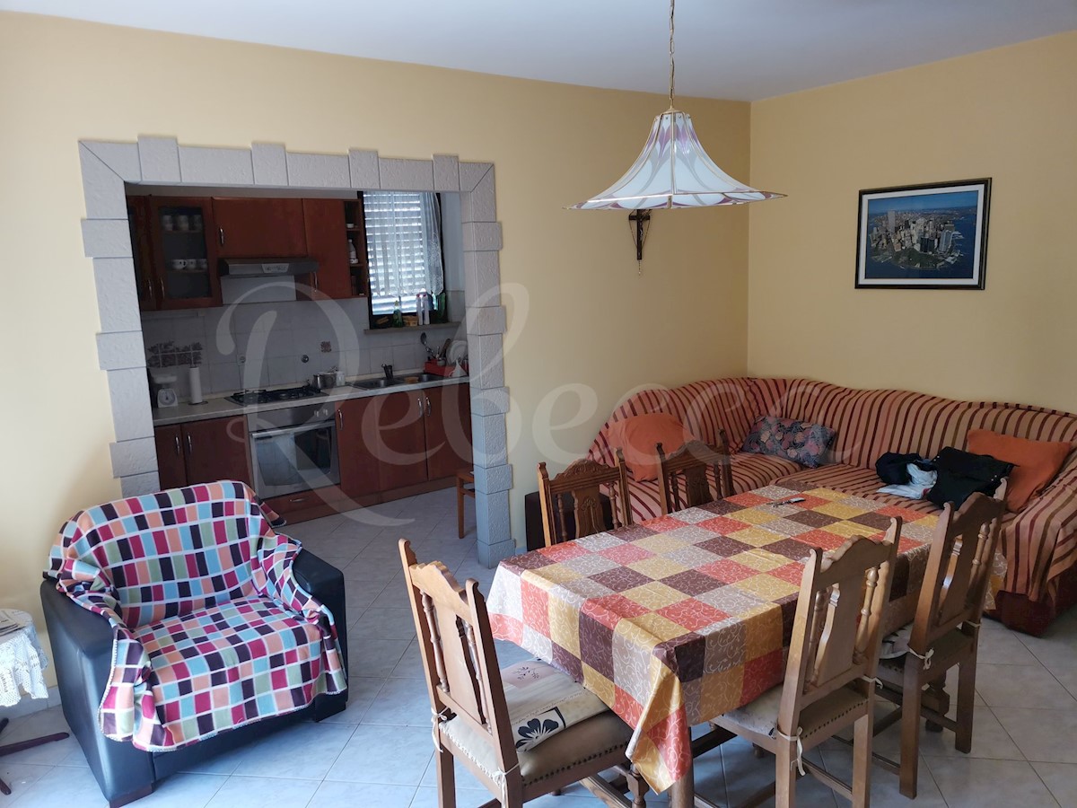 Vir, Center - etažna hiša z 2 apartmajema (238m2) na velikem vrtu