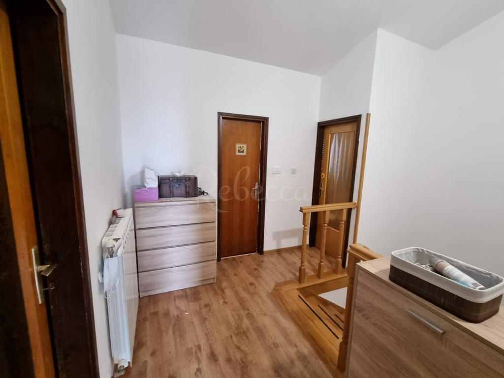 UMAG, ZAMBRATIJA, DVE HIŠI, 400 METROV OD MORJA Z VELIKIM DVORIŠČEM