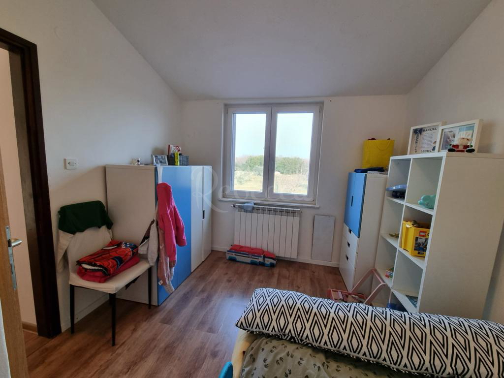 UMAG, ZAMBRATIJA, DVE HIŠI, 400 METROV OD MORJA Z VELIKIM DVORIŠČEM