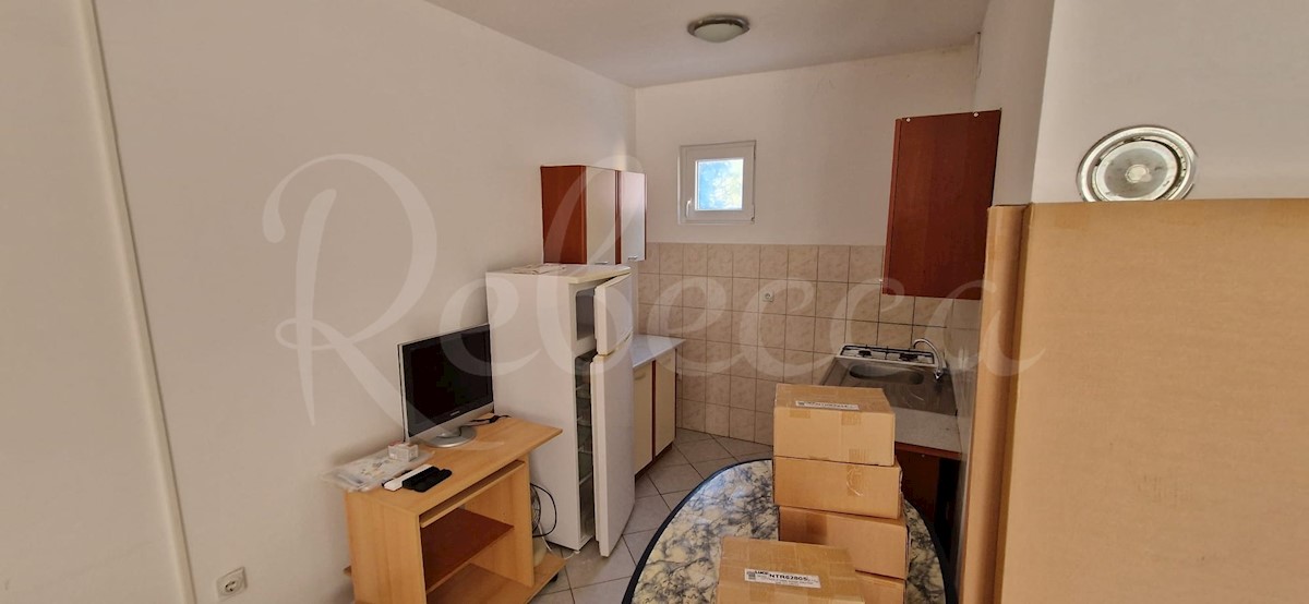 Vir, jug, hiša z 2 apartmajema (122m2), 200 metrov do morja