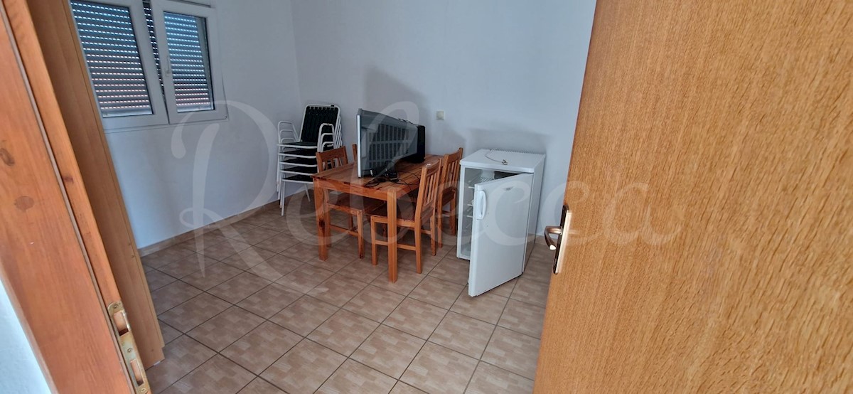 Vir, jug, hiša z 2 apartmajema (122m2), 200 metrov do morja