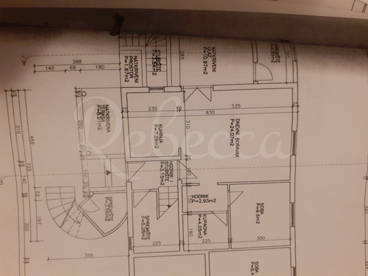 Hiša z dvema apartmajema, 130 m2, vrt, okolica Novigrada