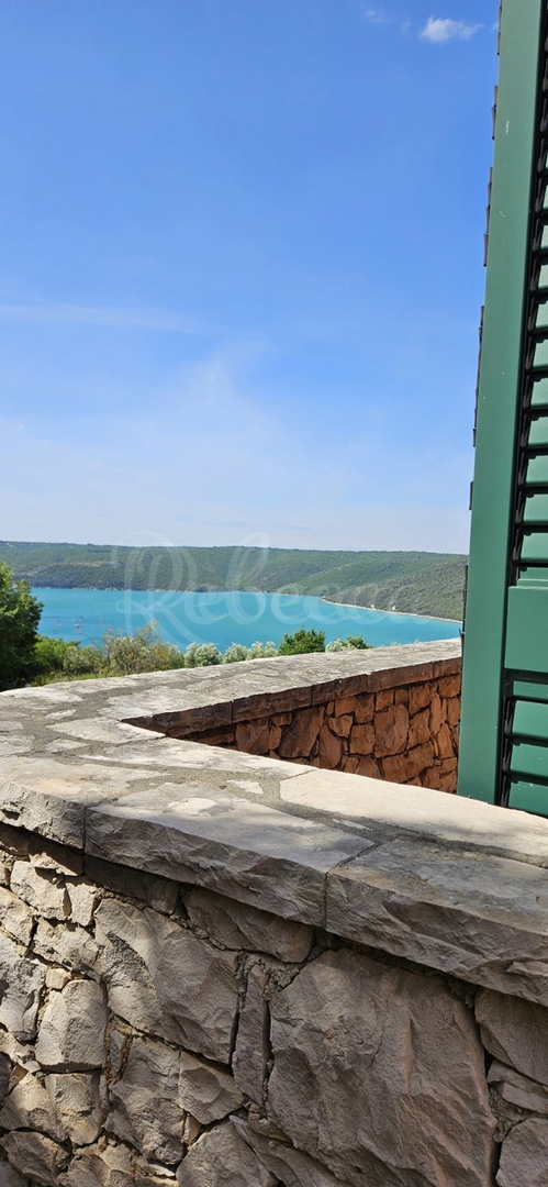 Restavracija s panoramskim pogledom na Raški zaliv