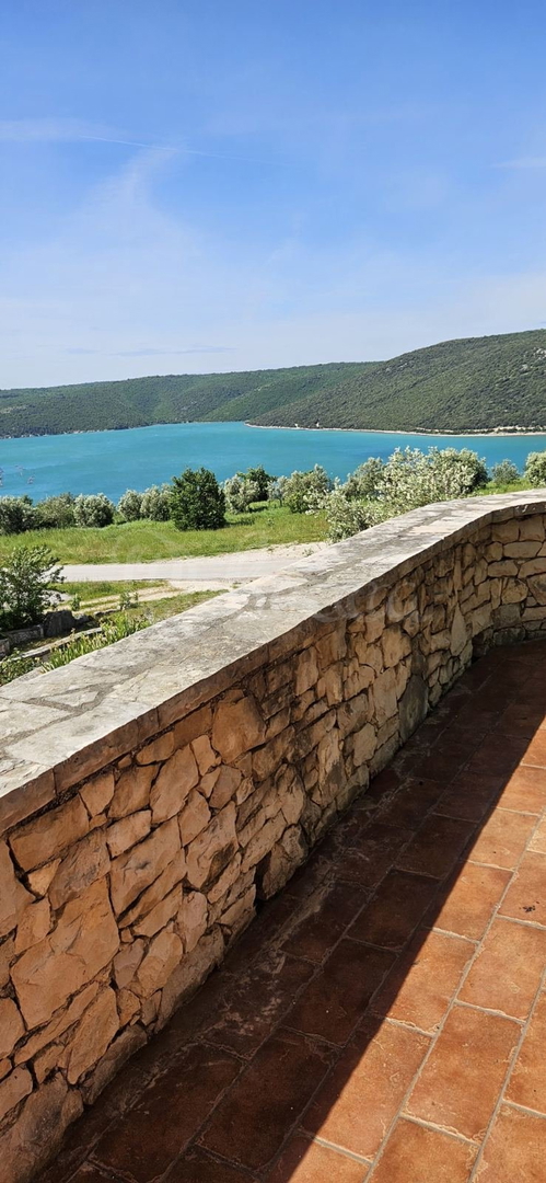 Restavracija s panoramskim pogledom na Raški zaliv