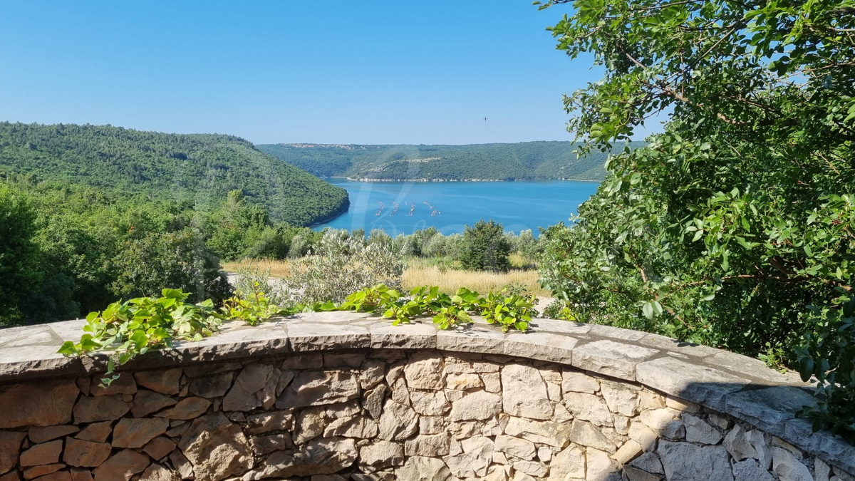 Restavracija s panoramskim pogledom na Raški zaliv