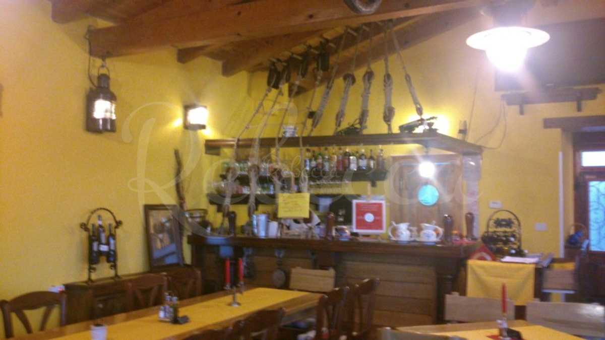 Restavracija s panoramskim pogledom na Raški zaliv