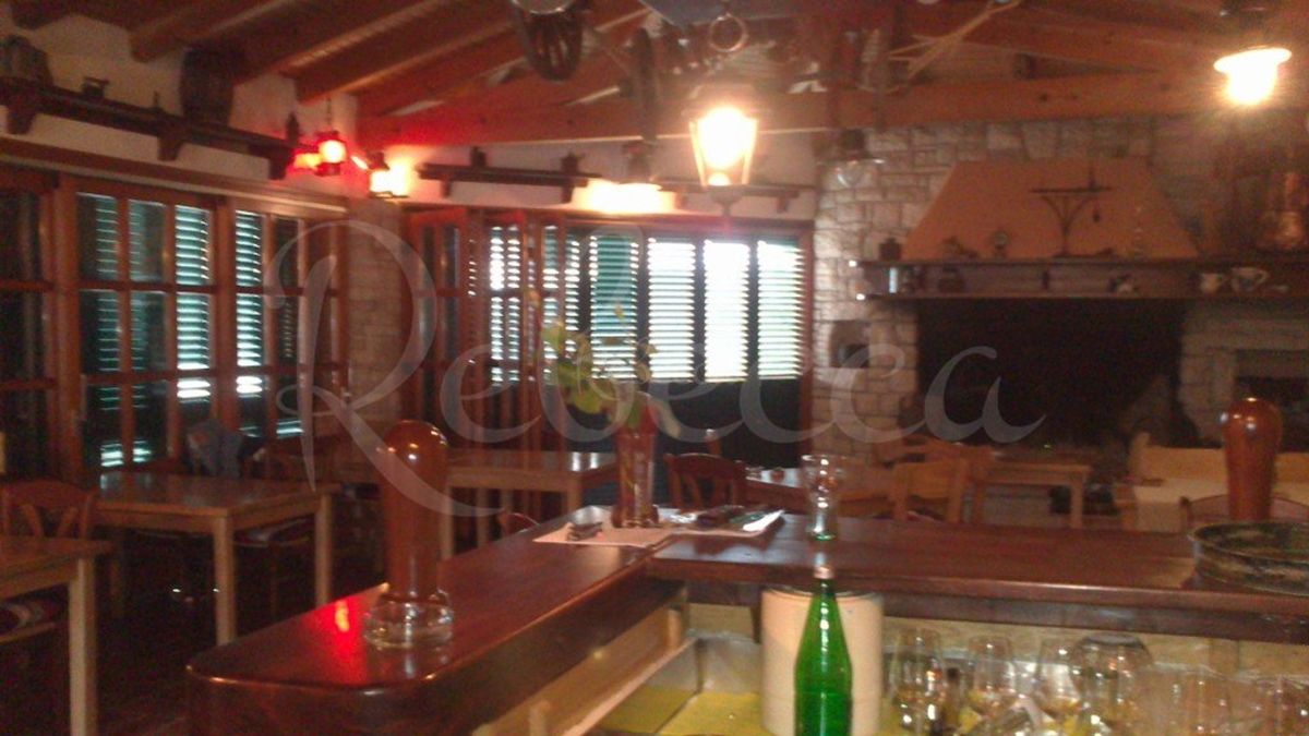 Restavracija s panoramskim pogledom na Raški zaliv