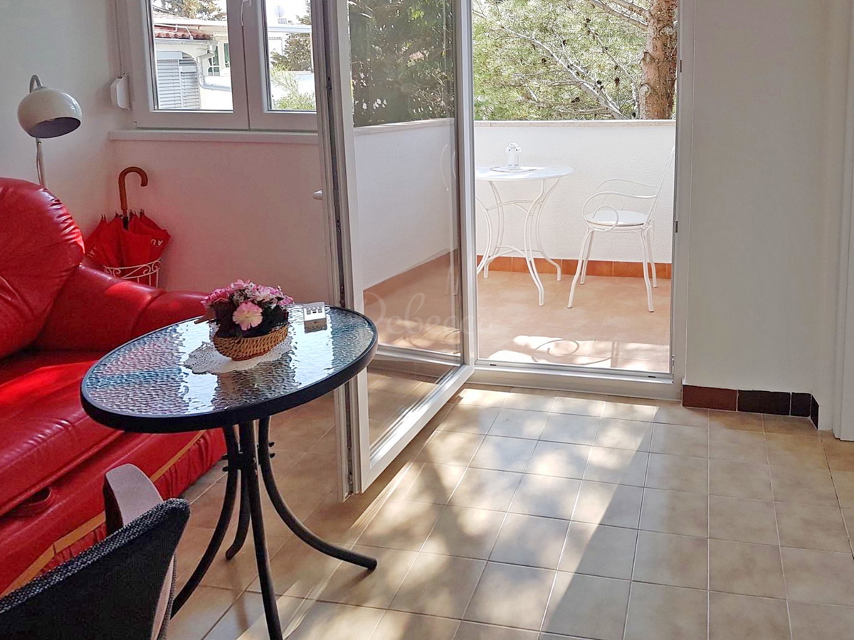 Prodaja stanovanje – Barbariga, 40 m², prenovljeno in popolnoma opremljeno, 1. nadstropje, balkon, parkirišče