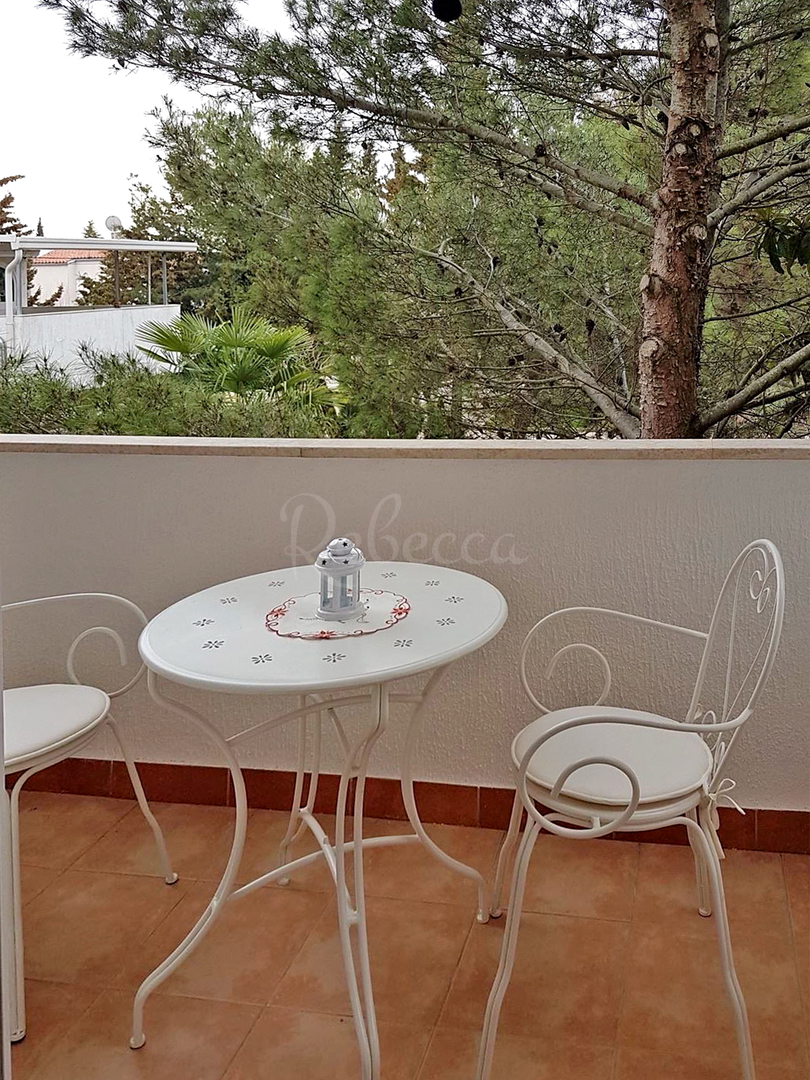 Prodaja stanovanje – Barbariga, 40 m², prenovljeno in popolnoma opremljeno, 1. nadstropje, balkon, parkirišče