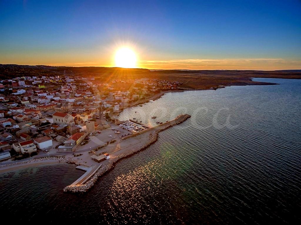 ZADAR, Ražanac, hiša v fenomenalni legi, 1. vrsta do morja !!!