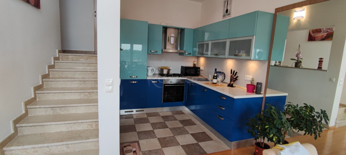 Dvoetažni apartma, 90 m2, 800 m do morja, Veruda Porat