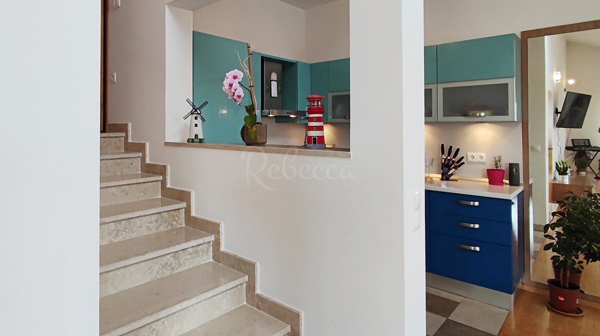 Dvoetažni apartma, 90 m2, 800 m do morja, Veruda Porat